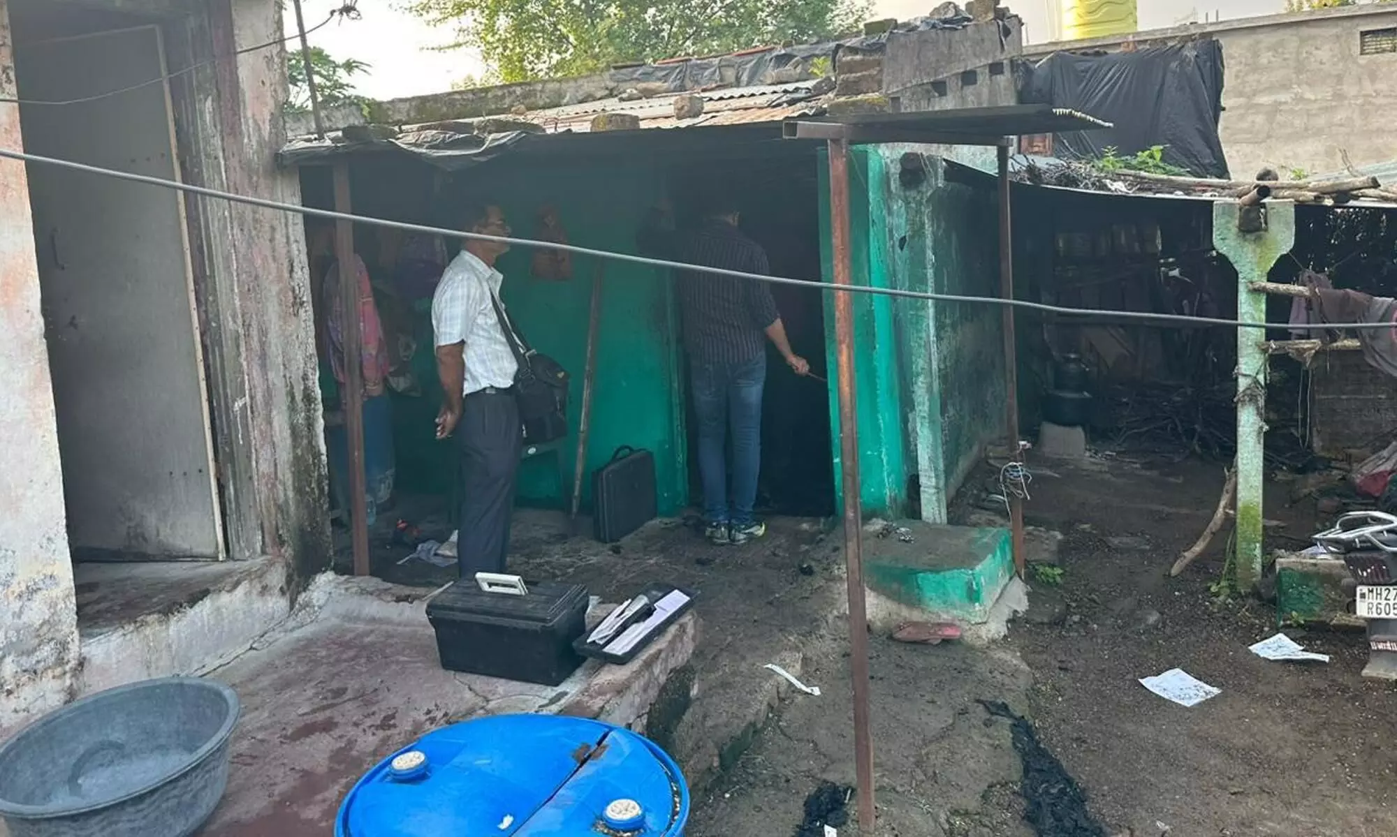 सास और साले को जिंदा जलाकर दामाद ने की आत्महत्या सास और साले को जिंदा जलाकर दामाद ने की आत्महत्या