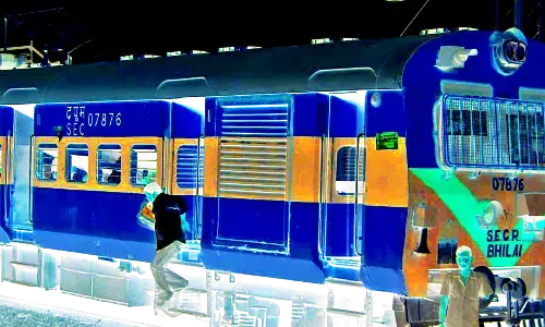 ट्रेनों की पैंट्रीकारों का निरीक्षण ट्रेनों की पैंट्रीकारों का निरीक्षण