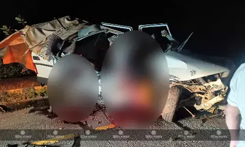 बोलरो को ट्रक ने मारी टक्कर, चार की मौत, दो गंभीर बोलरो को ट्रक ने मारी टक्कर, चार की मौत, दो गंभीर