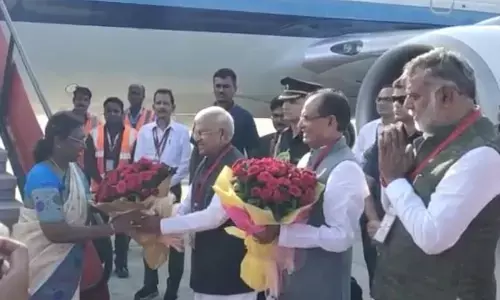 राष्ट्रपति श्रीमती मुर्मू का डुमना विमानतल पर हुआ गर्मजोशी से स्वागत