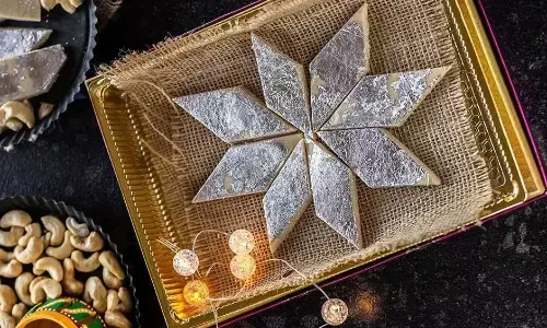 अनंत चतुर्दशी के दिन भगवान विष्णु को लगाएं काजू कतली का भोग, इस आसान रेसिपी से