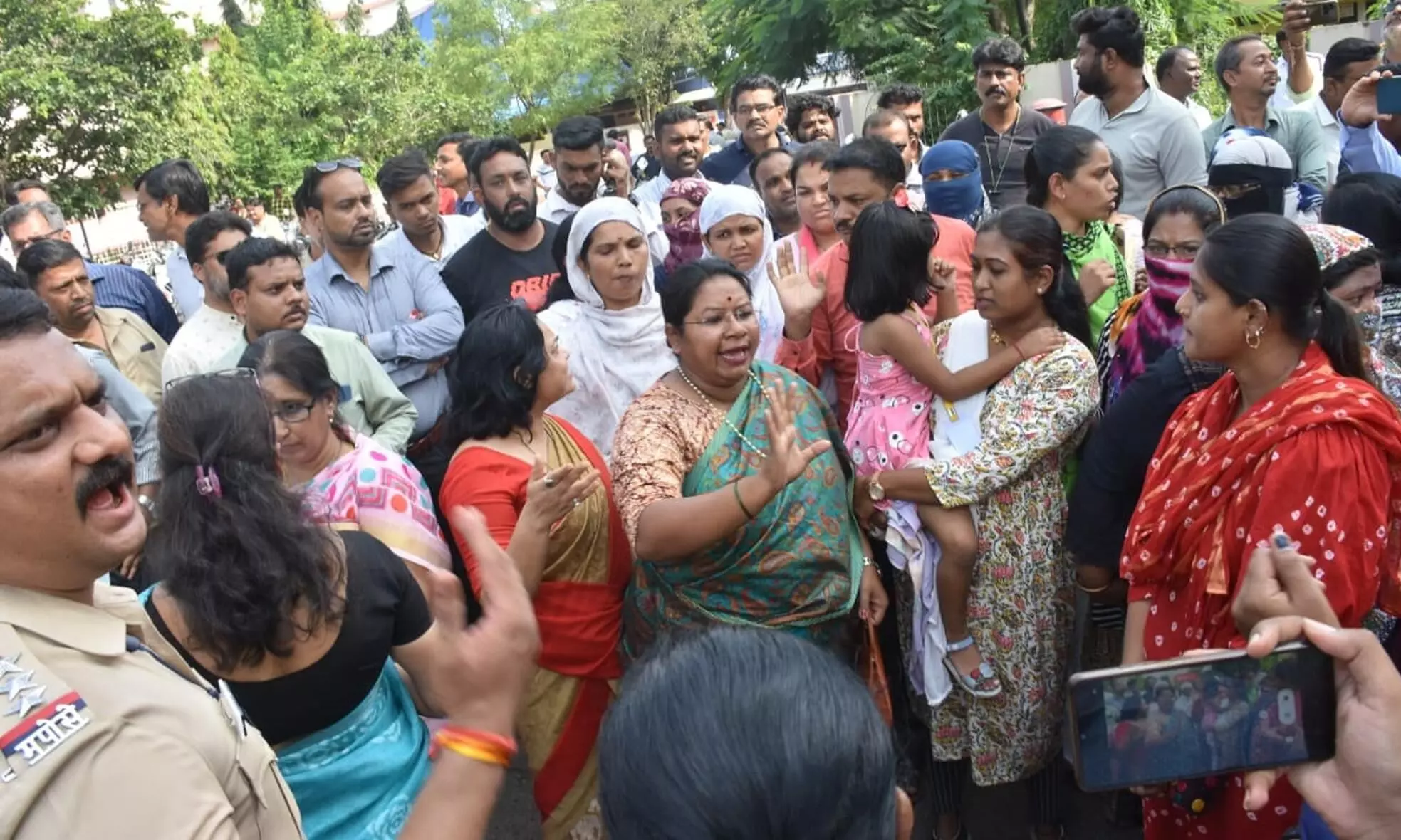 सभी कक्षाओं में लगाएं सीसीटीवी कैमरे सभी कक्षाओं में लगाएं सीसीटीवी कैमरे