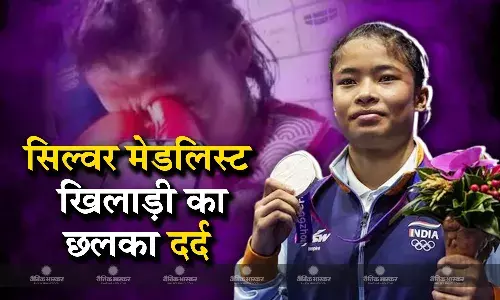 सिल्वर मेडल जीतने के बाद भी रोशिबिना देवी खुश नहीं! मणिपुर हिंसा को लेकर हुई भावुक सिल्वर मेडल जीतने के बाद भी रोशिबिना देवी खुश नहीं! मणिपुर हिंसा को लेकर हुई भावुक