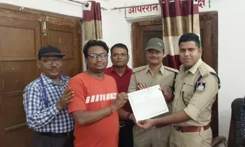 शिविर में अधिकारियों ने किया रक्तदान