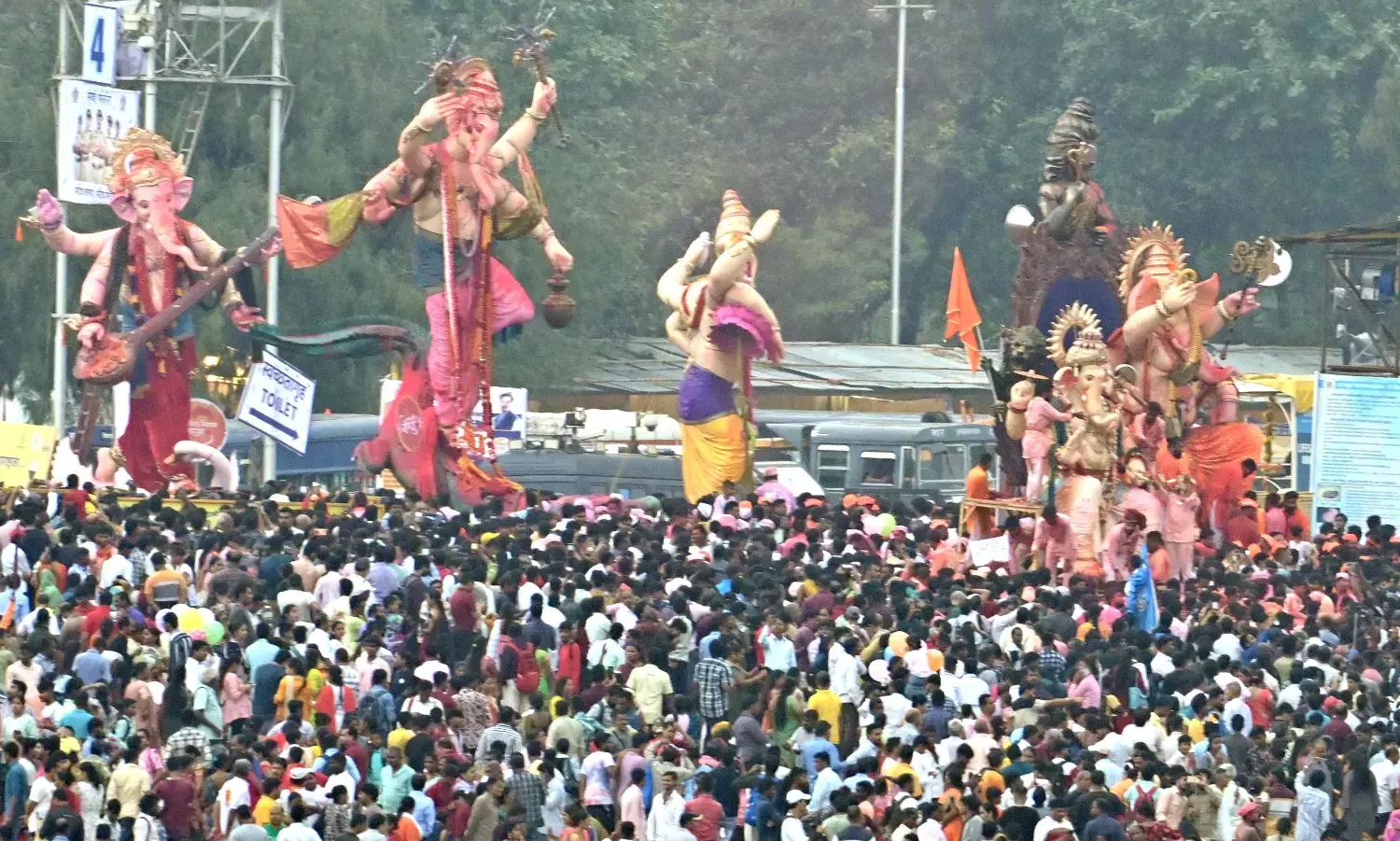 अगले बरस तू जल्दी आ, सागर तट पर उमड़ा जनसैलाब