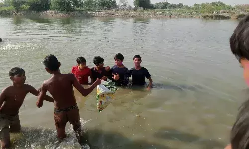 गणेश मूर्ति विसर्जन के लिए मयूर विहार में यमुना नदी गए 4 बच्चे डूबे, दो की हुई मौत, 2 गंभीर हालत में अस्पताल में भर्ती