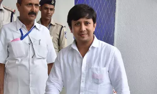 विजयवर्गीय के बेटे के लिए टिकट की मांग को लेकर उनके समर्थकों ने भाजपा कार्यालय पर किया प्रदर्शन