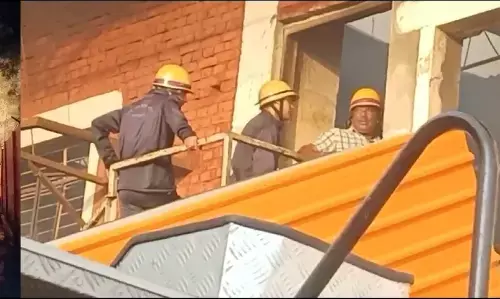 गाजियाबाद में दो फैक्ट्रियों में लगी भीषण आग