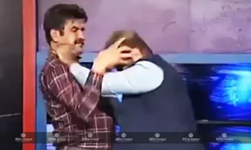 पाकिस्तानी न्यूज चैनल के डीबेट शो में हुई एक्सपर्ट्स की भिड़ंत, वीडियो देख लोट-पोट हुए लोग