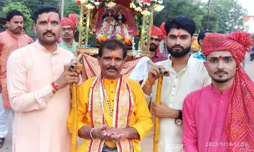 अनंत चर्तुदशी पर श्री हरी विष्णु की निकली शोभायात्रा