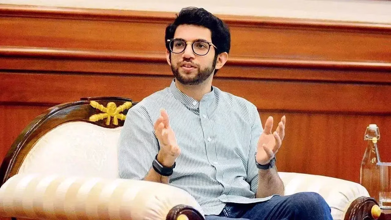 शिंदे विधायक शहाजी का आदित्य पर निशाना, घर में कुंडी लगाकर बैठने से अच्छा है मंत्रियों का विदेश दौरा