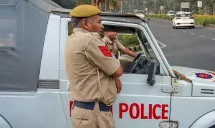 संदिग्ध धर्म परिवर्तन की रिपोर्ट पर दिल्ली बैंक्वेट हॉल के अंदर और बाहर जमा भीड़ को तितर-बितर किया गया : दिल्ली पुलिस