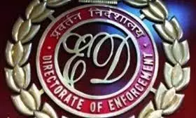 कोविड-19 का ठेका लेने बांटी सोने की छड़, बिस्कुट और सिक्का कोविड-19 का ठेका लेने बांटी सोने की छड़, बिस्कुट और सिक्का