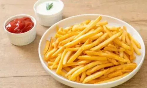 इस आसान रेसिपी से घर पर बनाएं रेस्टोरेंट जैसे क्रिस्पी फ्रेंच फ्राइज इस आसान रेसिपी से घर पर बनाएं रेस्टोरेंट जैसे क्रिस्पी फ्रेंच फ्राइज