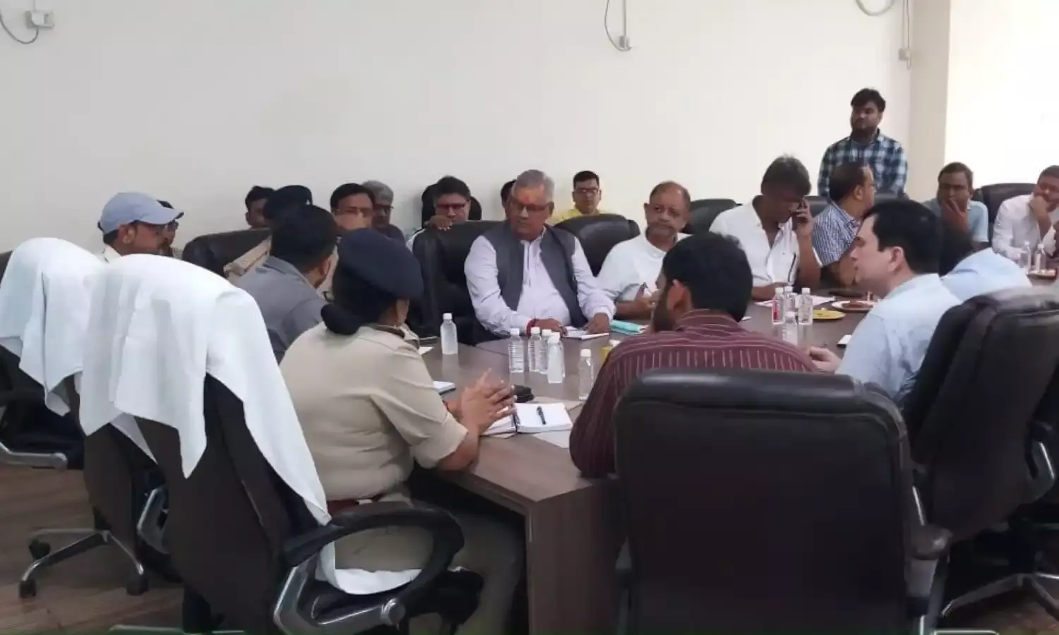 कार्पेट एक्सपो मार्ट के कमियों को ससमय कराया जाएं पूर्ण: डीएम