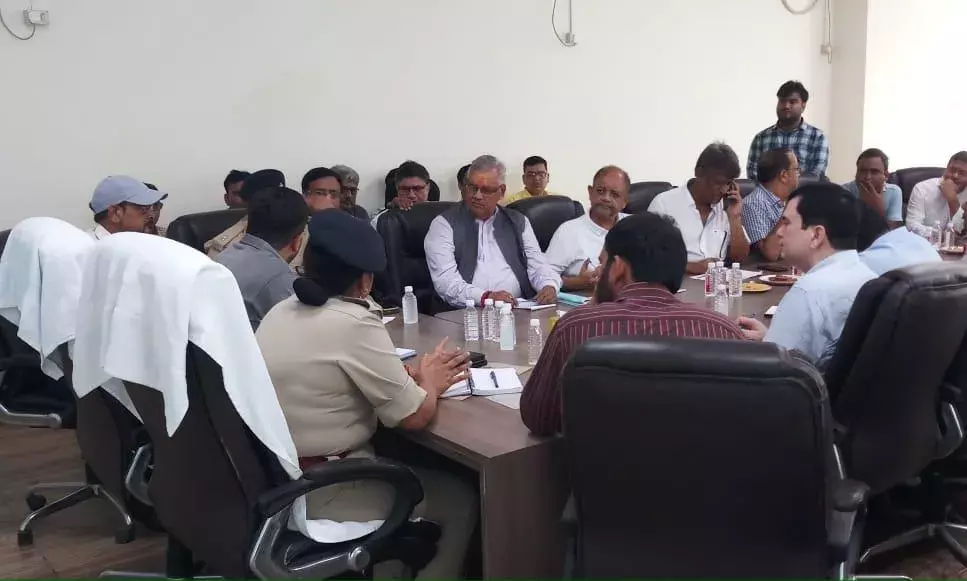 कार्पेट एक्सपो मार्ट के कमियों को ससमय कराया जाएं पूर्ण: डीएम