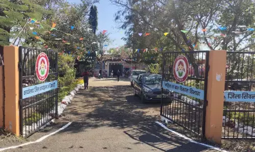 महिला बाल विकास संचनालय का घेराव आज, 5 कर्मचारियों का वेतन नहीं बढ़ने से नाराजगी महिला बाल विकास संचनालय का घेराव आज, 5 कर्मचारियों का वेतन नहीं बढ़ने से नाराजगी