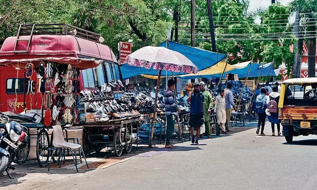 सिविक सेंटर फिर हुआ अराजक, चहुँओर अतिक्रमण, चाहे जब लग जाता है जाम