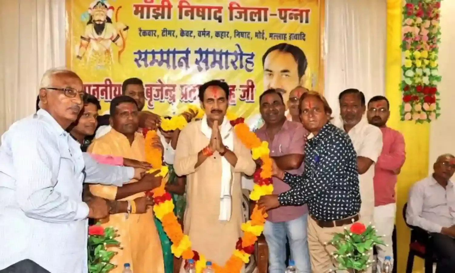 मांझी निषाद समाज द्वारा मंत्री का किया गया सम्मान