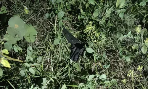 लड़की की हत्या करने वाले युवक से हुई पुलिस की मुठभेड़, झगड़े के बाद ईंट से कूंचकर मार डाला था लड़की की हत्या करने वाले युवक से हुई पुलिस की मुठभेड़, झगड़े के बाद ईंट से कूंचकर मार डाला था