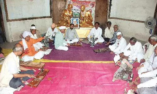 गांधी जवाहर बाग में सूत कताई यज्ञ का आयोजन गांधी जवाहर बाग में सूत कताई यज्ञ का आयोजन