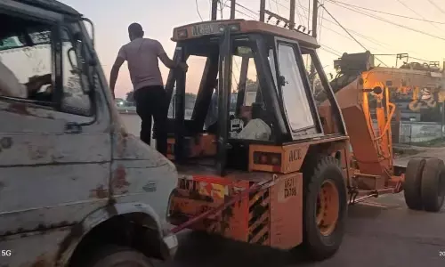 नो पार्किंग में खडे वाहनों के विरूद्ध यातायात पुलिस ने की कार्यवाही