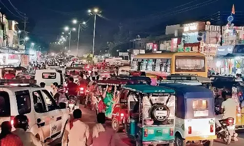 जाम से जूझते रहे शहर के चार प्रमुख हिस्से नदारद रहा ट्रैफिक अमला, परेशान हुए लोग