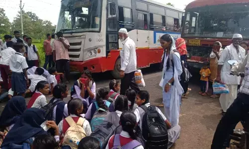 संतप्त विद्यार्थियों ने राष्ट्रीय महामार्ग पर किया चक्काजाम आंदोलन