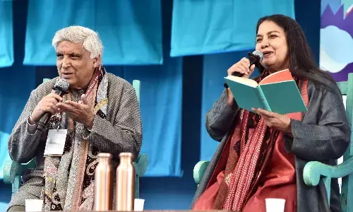 शबाना आजमी ने शेयर की पति जावेद अख्तर के संघर्षों की कहानी, कहा- उन्होंने अपने विश्वास को साथी बनाया था शबाना आजमी ने शेयर की पति जावेद अख्तर के संघर्षों की कहानी, कहा- उन्होंने अपने विश्वास को साथी बनाया था