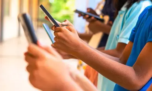 वैश्विक स्तर पर मोबाइल फोन का दूसरा सबसे बड़ा विनिर्माण केंद्र है भारत