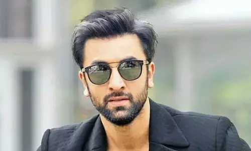 अभिनेता रणबीर कपूर को ईडी का नोटिस, ऑनलाइन जुआ प्रकरण में कलाकारों पर जांच की आंच अभिनेता रणबीर कपूर को ईडी का नोटिस, ऑनलाइन जुआ प्रकरण में कलाकारों पर जांच की आंच