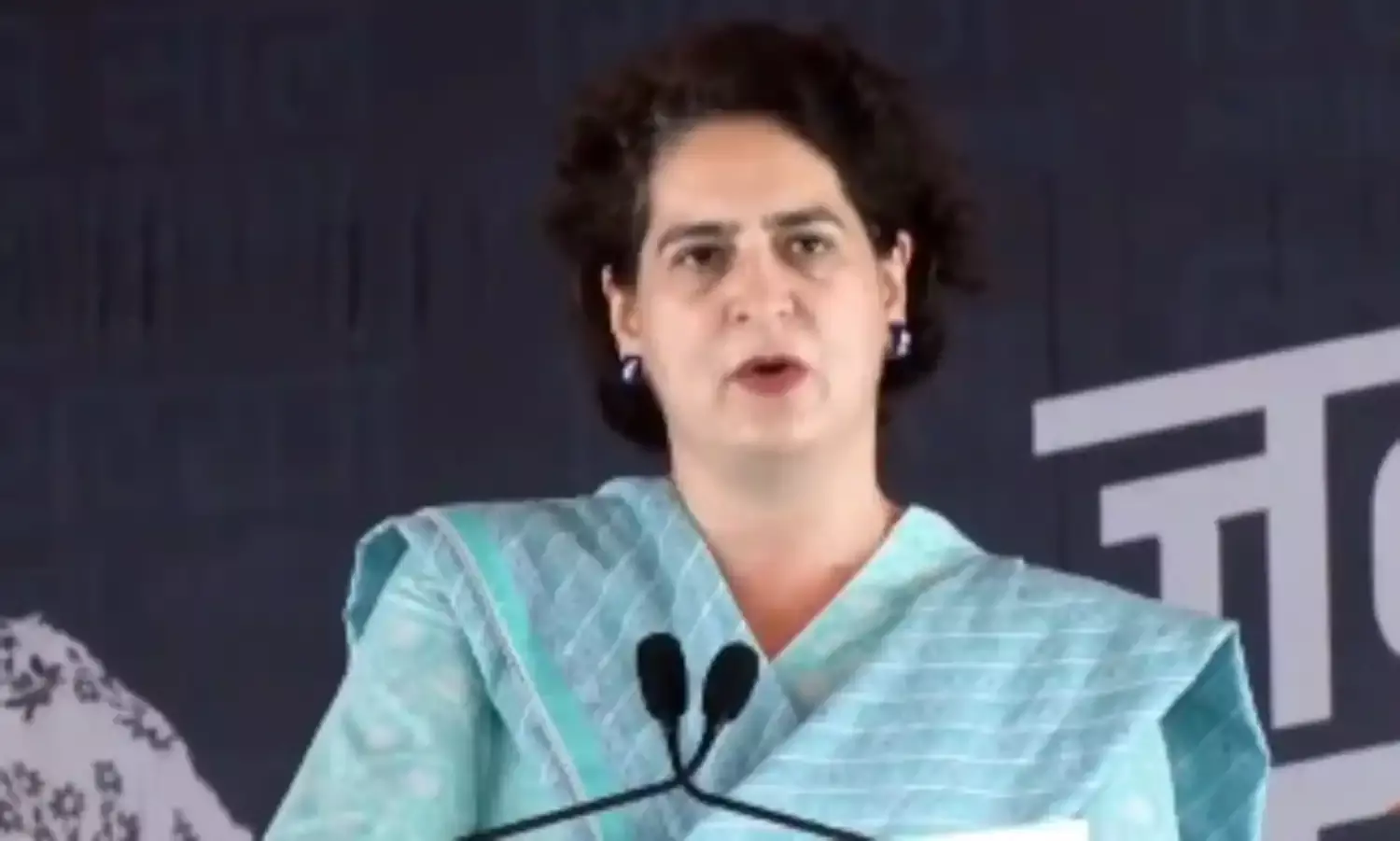 धार पहुंची प्रियंका गांधी ने कहा, राजा जा रहा है और अब रोजगार के लिए होगी वोटिंग