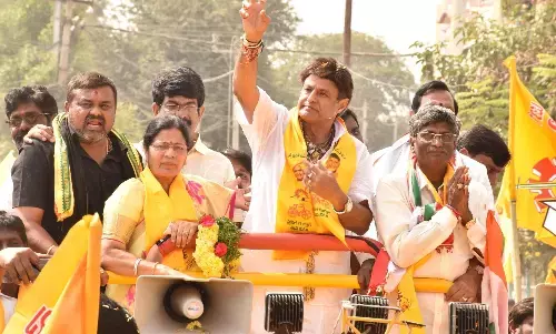 चंद्रबाबू की गिरफ्तारी को लेकर जूनियर एनटीआर की चुप्पी पर बालकृष्ण बोले : मुझे कोई परवाह नहीं चंद्रबाबू की गिरफ्तारी को लेकर जूनियर एनटीआर की चुप्पी पर बालकृष्ण बोले : मुझे कोई परवाह नहीं