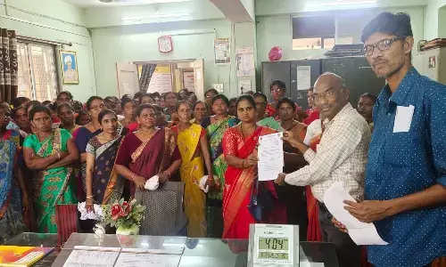 अवैध शराब बिक्री के खिलाफ महिलाओं ने दी थाने में दस्तक