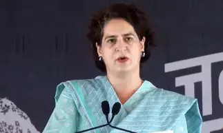 धार पहुंची प्रियंका गांधी ने कहा, राजा जा रहा है और अब रोजगार के लिए होगी वोटिंग