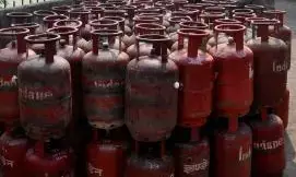 उज्ज्वला योजना के लाभार्थियों को सिलेंडर के लिए 600 रुपये का भुगतान करना होगा : पीएम मोदी