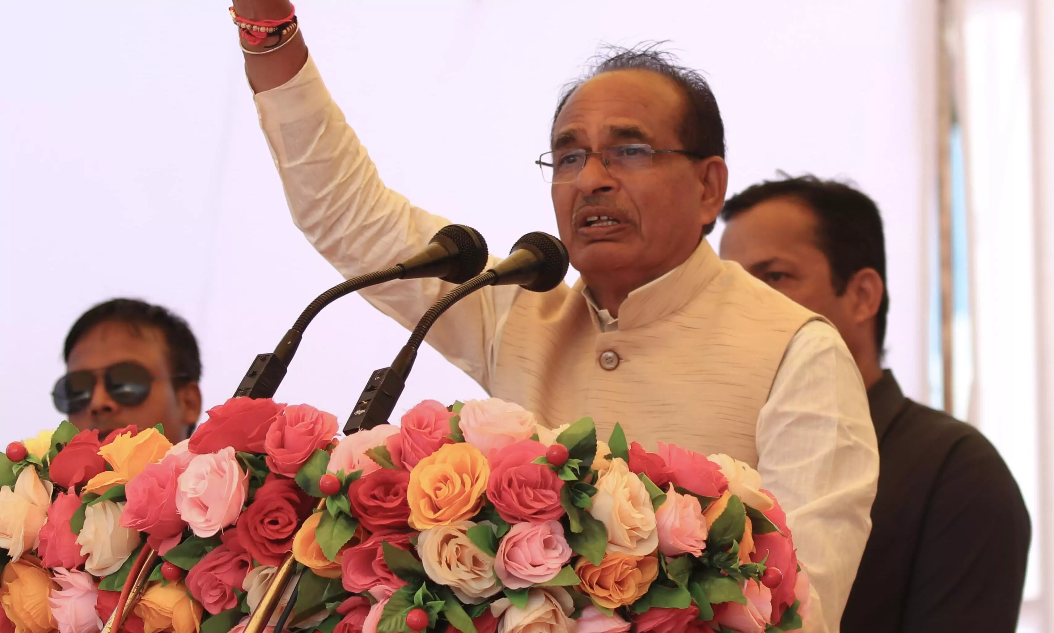 मुख्यमंत्री श्री शिवराज सिंह चौहान ने शहडोल-नागपुर-शहडोल एक्सप्रेस को हरी झंडी दिखा कर किया रवाना मुख्यमंत्री श्री शिवराज सिंह चौहान ने शहडोल-नागपुर-शहडोल एक्सप्रेस को हरी झंडी दिखा कर किया रवाना