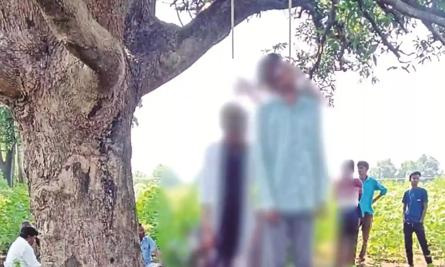 प्रेमी युगल ने खेत में फांसी पर लटककर की आत्महत्या
