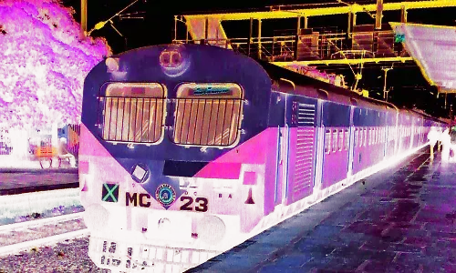 नागपुर : 4 दिन में 35 ट्रेनें होंगी रद्द नागपुर : 4 दिन में 35 ट्रेनें होंगी रद्द