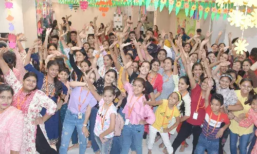 दैनिक भास्कर गरबा  प्रशिक्षण:  नृत्य की खूबसूरती है पारंपरिक गरबा