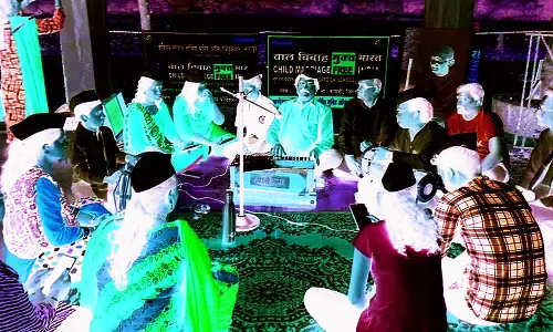 संगीत के माध्यम से बाल विवाह के विरुद्ध जगा रहे हैं अलख