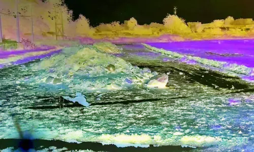 करोड़ों की लागत से निर्मित स्टेडियम बना डम्पिंग यार्ड करोड़ों की लागत से निर्मित स्टेडियम बना डम्पिंग यार्ड