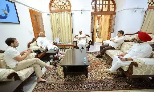 शरद पवार ने मल्लिकार्जुन खड़गे और राहुल गांधी से मुलाकात की शरद पवार ने मल्लिकार्जुन खड़गे और राहुल गांधी से मुलाकात की