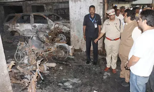 चिंदी की चिंगारी से इमारत में भड़की आग- 7 की मौत, 69 घायल