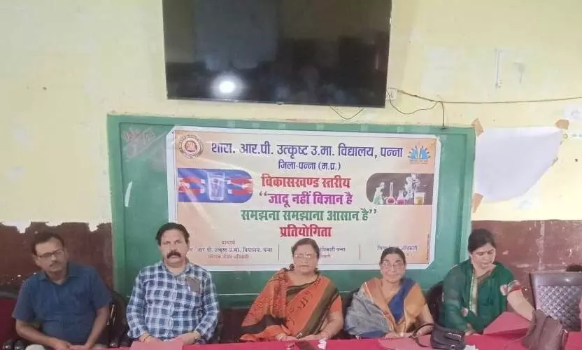 विद्यार्थियों ने दिखाएं जादू नहीं विज्ञान के प्रयोग विद्यार्थियों ने दिखाएं जादू नहीं विज्ञान के प्रयोग