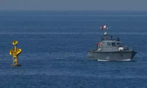 लेबनान की नौसेना ने समुद्र से 125 अप्रवासियों को बचाया