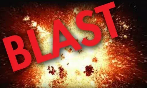 पश्चिम बंगाल के दत्तपुकुर में बम विस्फोट, पांच बच्चे घायल पश्चिम बंगाल के दत्तपुकुर में बम विस्फोट, पांच बच्चे घायल