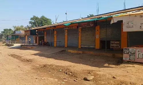 महाविद्यालय की मांग की लेकर लोगों ने स्वेच्छा से बंद रखा रैपुरा