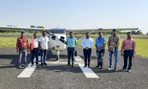 मोरवा हवाई अड्डे पर उतरा 4 सीटर विमान