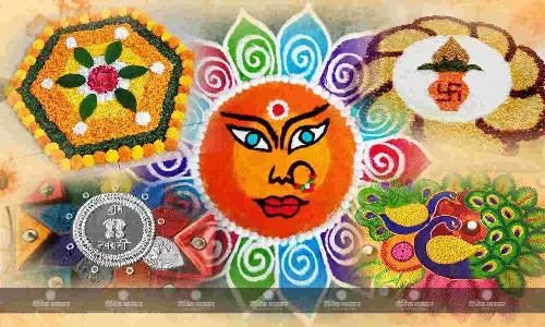 इस नवरात्री रंगोली बनाकर करें माता का स्वागत, यहां देखें ट्रेंडी रंगोली डिजाइन इस नवरात्री रंगोली बनाकर करें माता का स्वागत, यहां देखें ट्रेंडी रंगोली डिजाइन